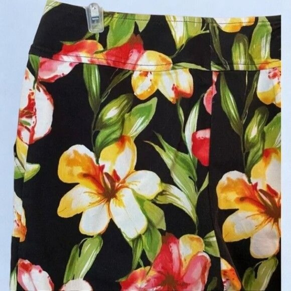 St John Sport Marie Gray Floral Sequin Straight Leg Capri Pants Multicolor 4 - Picture 7 of 10
